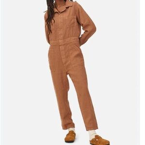 MATE THE LABEL LINEN SEDONA TAN LONG SLEEVE BUTTON UP JUMPSUIT SIZE SMALL